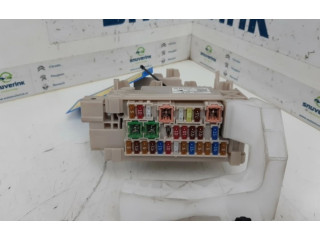 Блок предохранителей B000984080, 827300H030 Peugeot 108