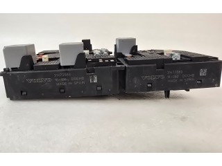 Блок предохранителей 31473588, 31473569   Volvo XC90    