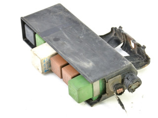 Блок предохранителей 90504296   Chevrolet Vectra    