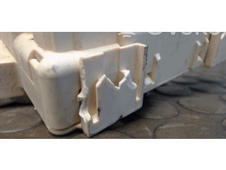 Блок предохранителей Lexus IS 200-300