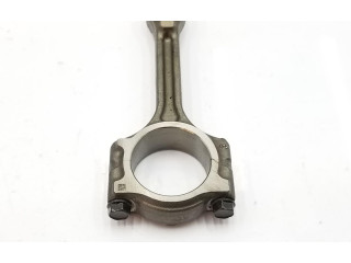 Шатун  121003320R    Dacia Sandero для бензинового двигателя 0.9