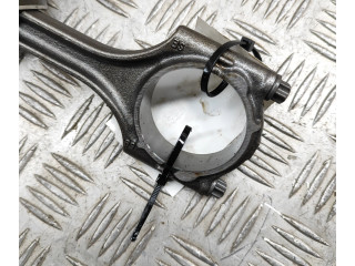 Поршень B 4204 T47 32298424, 31401957 Volvo XC40