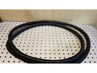 Передняя уплотнительная резина (на кузове)