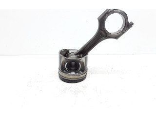 Поршень с шатуном D4204T5 82L175 Volvo S60