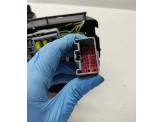 Блок предохранителей  30728132, 30728133   Volvo XC90    