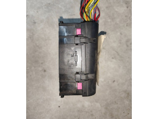 Блок предохранителей    Volkswagen Transporter - Caravelle T5    