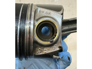 Píst DEU Audi A4 S4 B9 8W