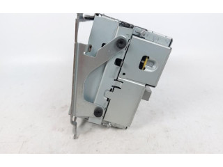 Радио/ проигрыватель CD/DVD / навигация