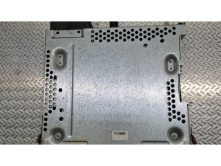 Радио/ проигрыватель CD/DVD / навигация