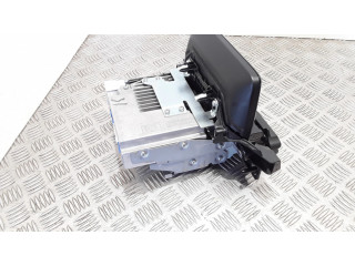 Радио/ проигрыватель CD/DVD / навигация