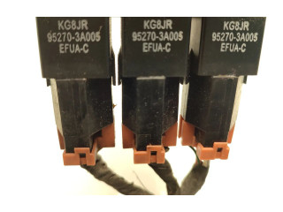 Блок предохранителей  95270-3A005   KIA Rio    