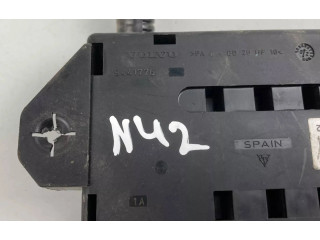 Блок предохранителей  9162323   Volvo V70    