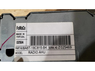 Радио/ проигрыватель CD/DVD / навигация