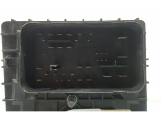 Блок предохранителей 1K0937125A   Volkswagen Caddy    