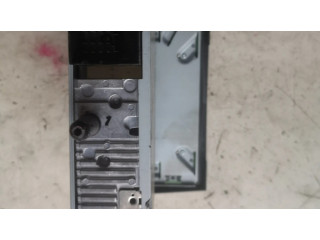 Радио/ проигрыватель CD/DVD / навигация