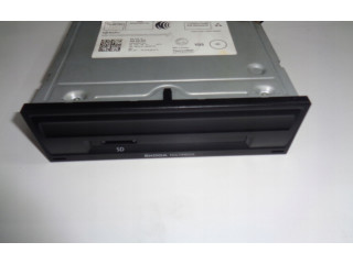 Радио/ проигрыватель CD/DVD / навигация