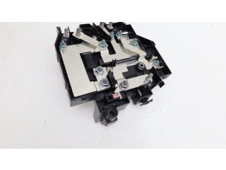 Блок предохранителей 8889877787, 32265898 Lynk & co 01