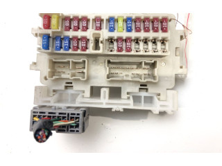 Блок предохранителей Nissan Sentra B16