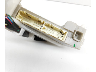 Pojistková skříňka 8273076020A Lexus CT 200H 2011