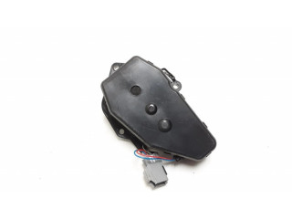 Притягиватель задней крышки