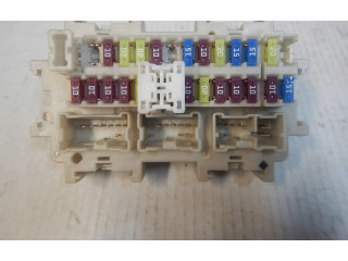 Pojistková skříňka Infiniti QX70 S51 2017