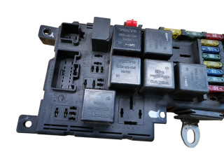 Блок предохранителей 30728008, 518828108 Volvo S80