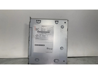 Радио/ проигрыватель CD/DVD / навигация