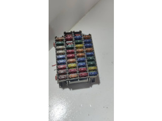 Блок предохранителей  9162439   Volvo V70    