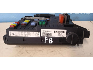 Блок предохранителей 8676391   Volvo S80