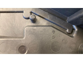 Другая деталь отсека двигателя