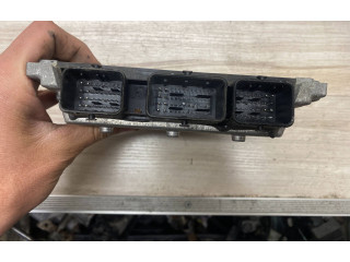 Блок управления двигателем Блок управления 30729351   Volvo V70