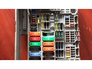 Pojistková skříňka 6906607 BMW 1 E81 E87 2004