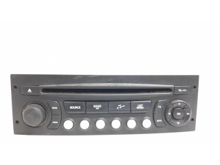 Радио/ проигрыватель CD/DVD / навигация