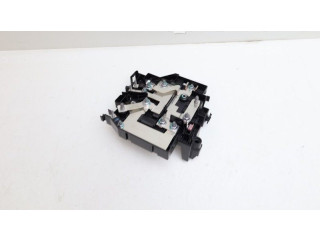 Блок предохранителей 8889877787, 32265898 Lynk & co 01