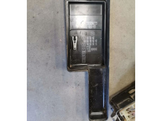   Pojistková skříňka    Toyota Carina T190 