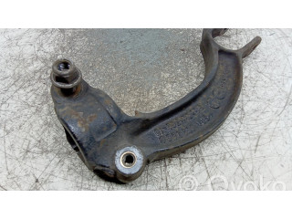 Нижний кронштейн амортизатора