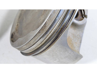 Píst 99610391574, 99610391573   Porsche 911 996    M96.70 