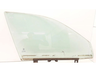 Основное стекло передних дверей (четырехдверного автомобиля)