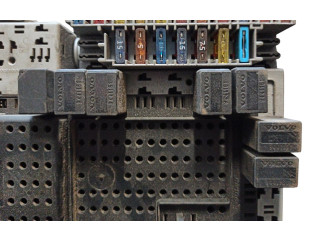 Блок предохранителей  0262010, 9401802   Volvo V70    