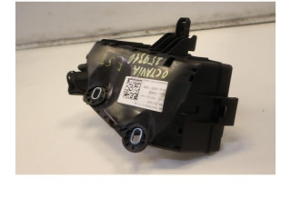 Блок предохранителей 5Q0937125B Skoda Octavia Mk3 (5E)