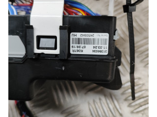 Блок предохранителей  31384034, 31676133   Volvo XC90    