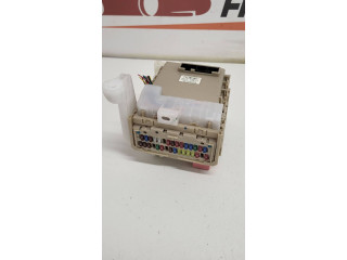   Pojistková skříňka 8273005680A   Toyota Avensis T270 2013