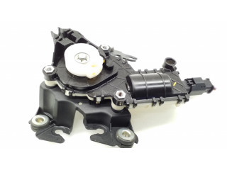 Притягиватель задней крышки