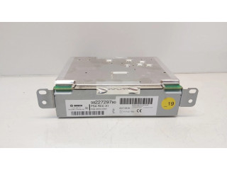 Радио/ проигрыватель CD/DVD / навигация