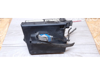 Блок предохранителей 28017881 Volvo S60