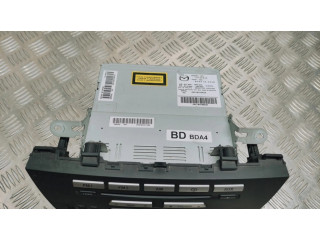 Радио/ проигрыватель CD/DVD / навигация