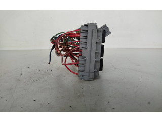 Блок предохранителей 8690698   Volvo S60    