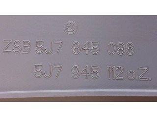 Задний фонарь правый сзади 5J7945096, 5I7945112    Skoda Praktik (5J8)   2006-2015 года