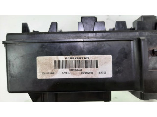 Блок предохранителей 04692087AB Jeep Commander