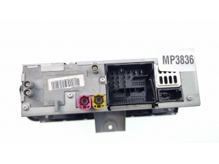 Радио/ проигрыватель CD/DVD / навигация